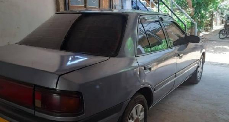 MAZDA FAMILIA 1990