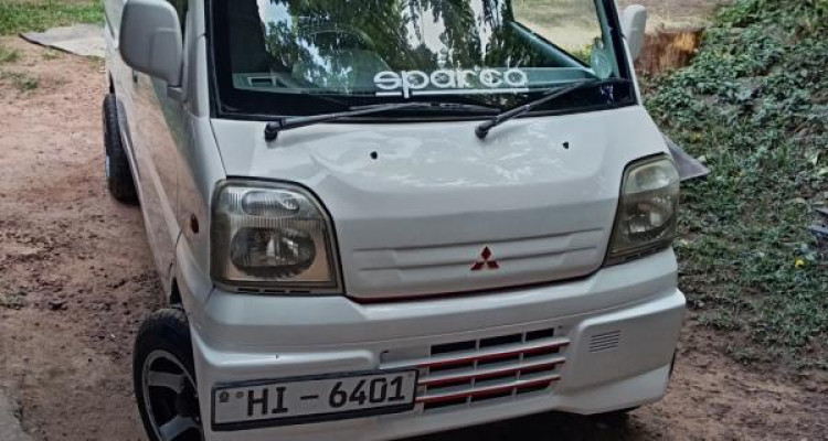 MITSUBISHI MINICAB 1999
