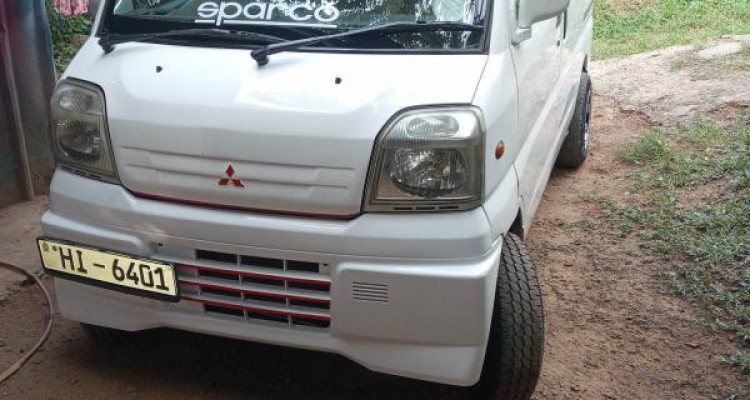 MITSUBISHI MINICAB 1999