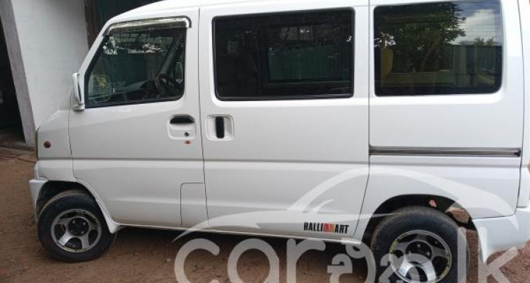 MITSUBISHI MINICAB 1999