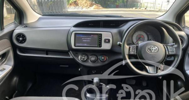 TOYOTA VITZ 2016