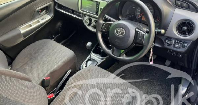 TOYOTA VITZ 2016
