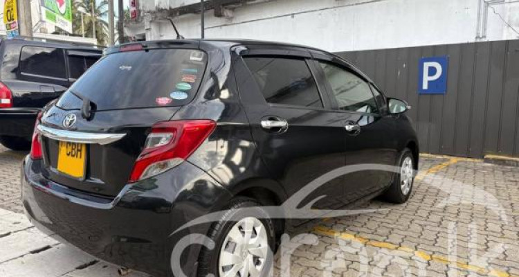 TOYOTA VITZ 2016