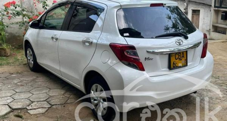 TOYOTA VITZ 2015