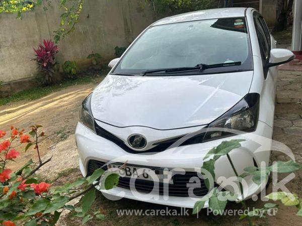 TOYOTA VITZ 2015