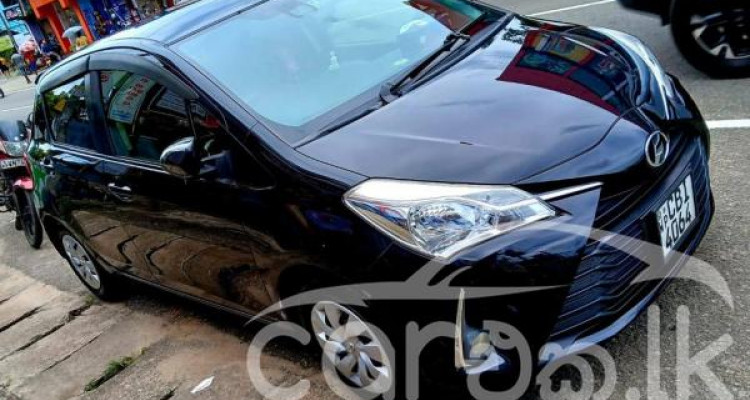 TOYOTA VITZ 2017