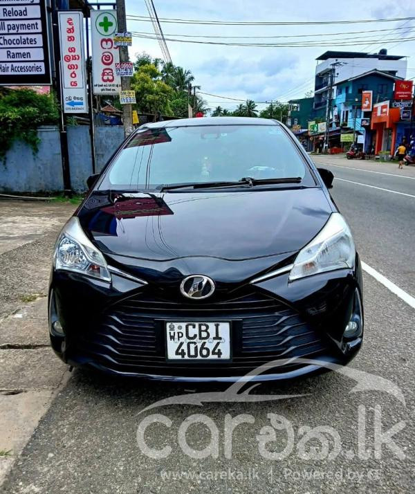 TOYOTA VITZ 2017