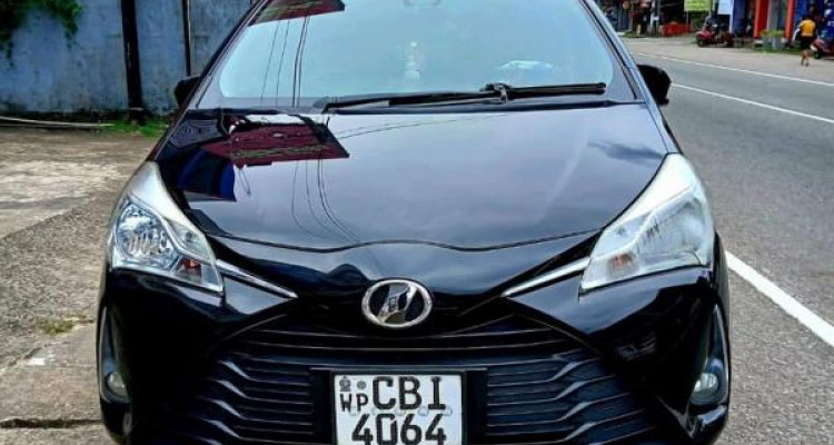 TOYOTA VITZ 2017