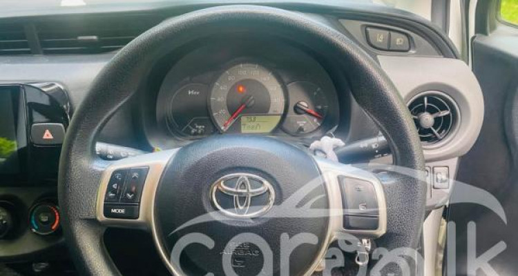 TOYOTA VITZ 2016