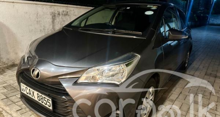 TOYOTA VITZ 2017