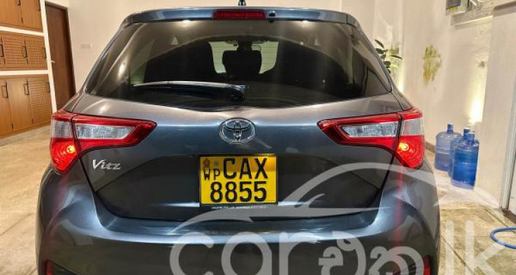 TOYOTA VITZ 2017