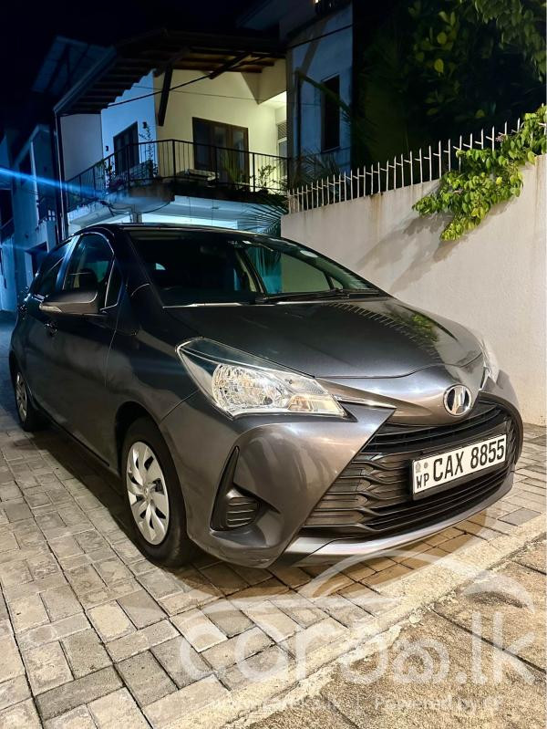 TOYOTA VITZ 2017