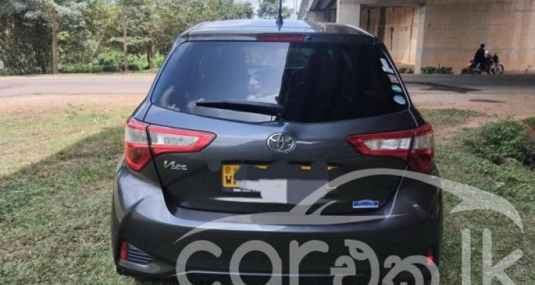 TOYOTA VITZ 2017