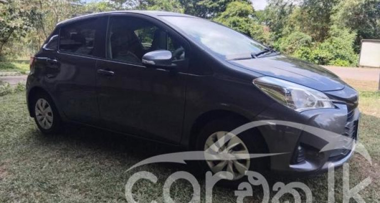 TOYOTA VITZ 2017