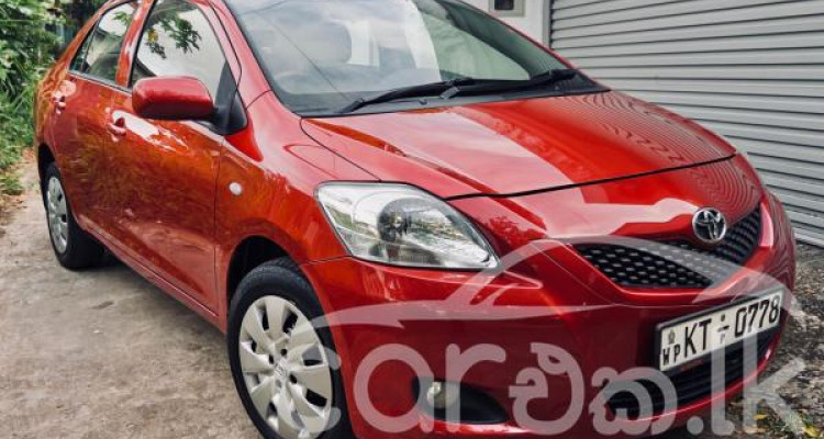 TOYOTA YARIS 2012
