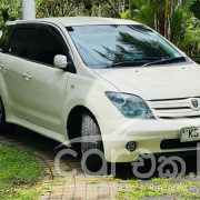 TOYOTA IST 2004