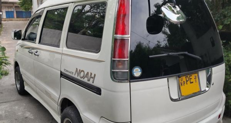 TOYOTA NOAH KR42 2002