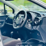 TOYOTA VITZ 2018