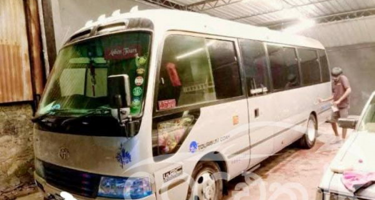 TOYOTA COASTER 2012