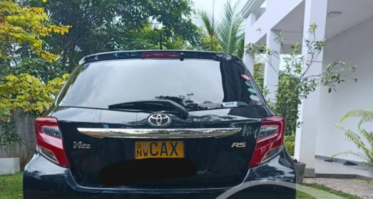 TOYOTA VITZ 2015