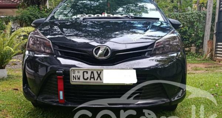 TOYOTA VITZ 2015
