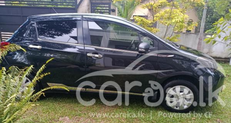 TOYOTA VITZ 2015