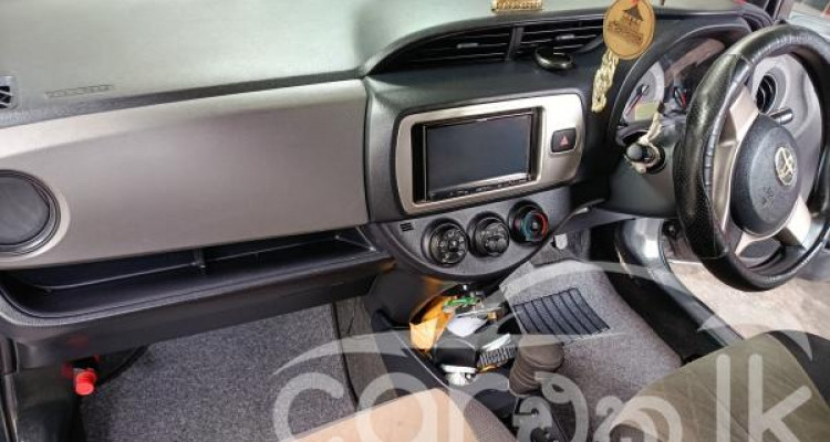TOYOTA VITZ 2015