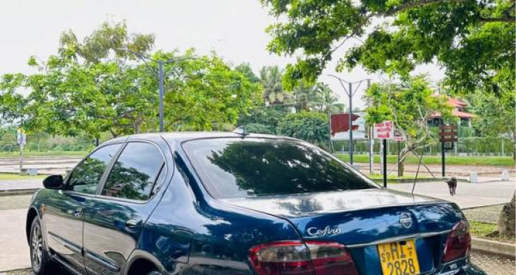 NISSAN CEFIRO 2000