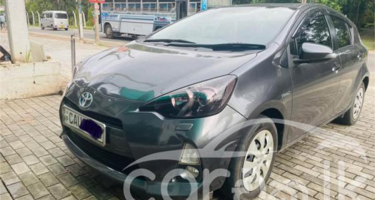 TOYOTA AQUA 2013