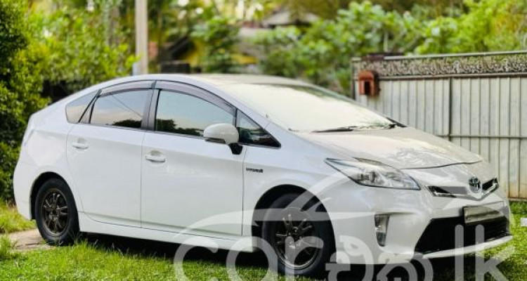 TOYOTA PRIUS 2012