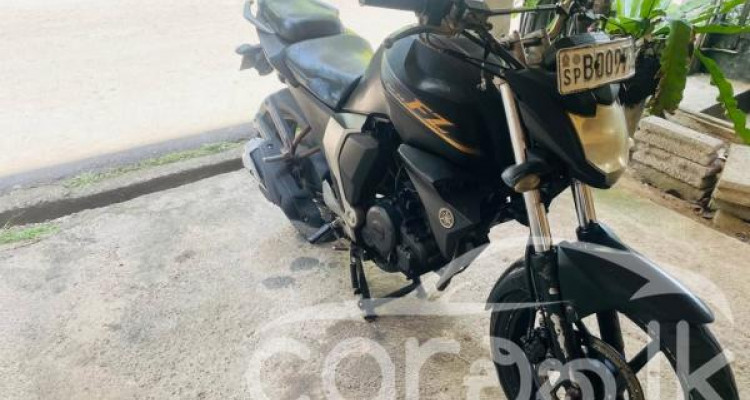 YAMAHA FZ V2 2015
