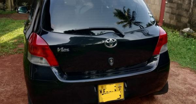 TOYOTA VITZ 2010