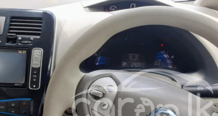 NISSAN LEAF ZE0 2012