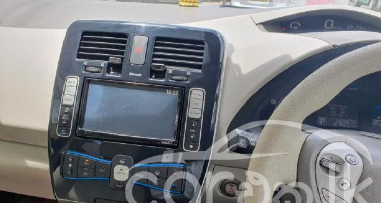 NISSAN LEAF ZE0 2012