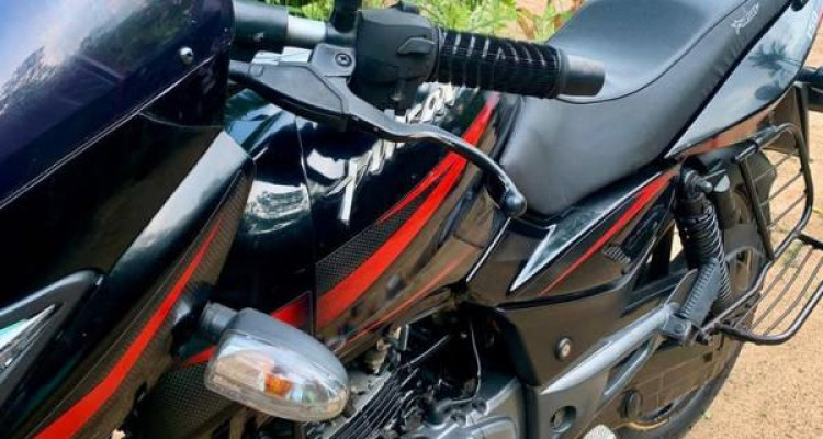 BAJAJ PULSAR 150 2018