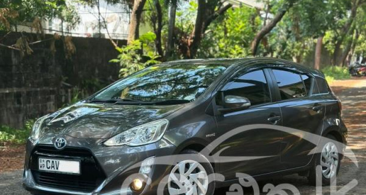 TOYOTA AQUA 2015
