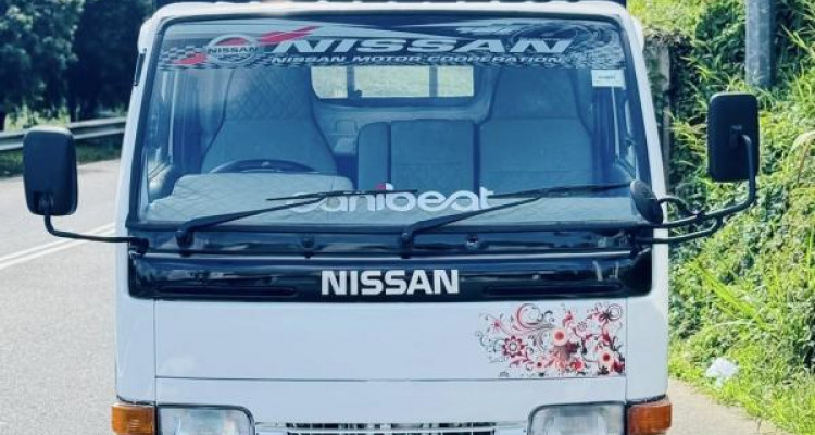 NISSAN ATLAS 1996