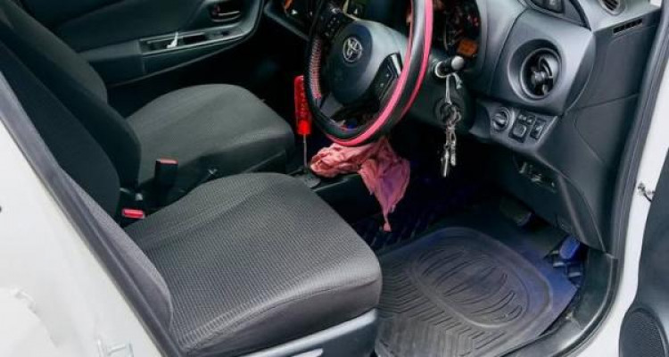 TOYOTA VITZ 2017
