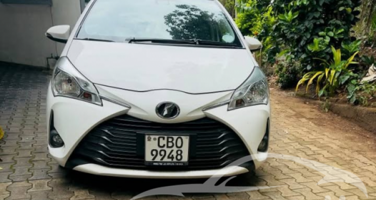 TOYOTA VITZ 2017