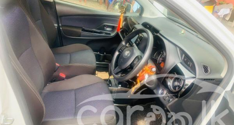 TOYOTA VITZ 2018