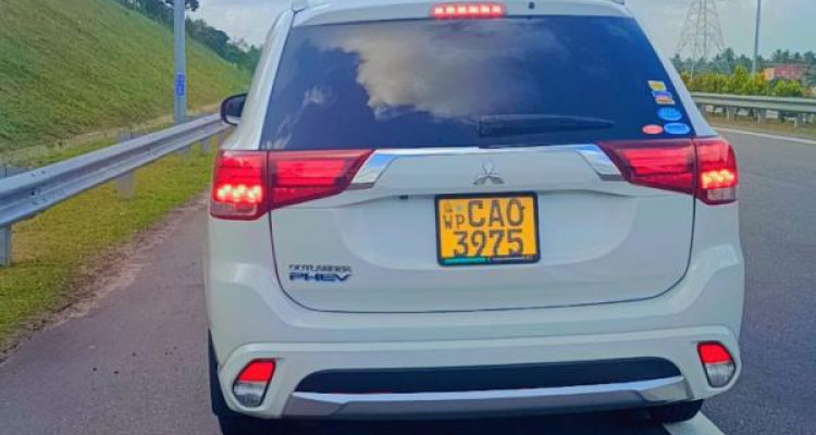 MITSUBISHI OUTLANDER 2015