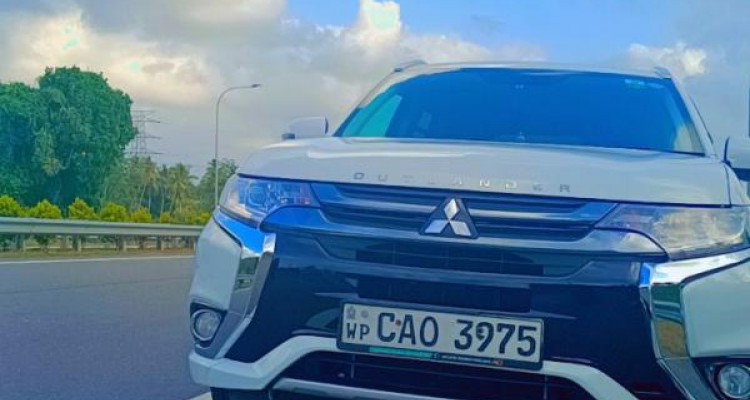 MITSUBISHI OUTLANDER 2015