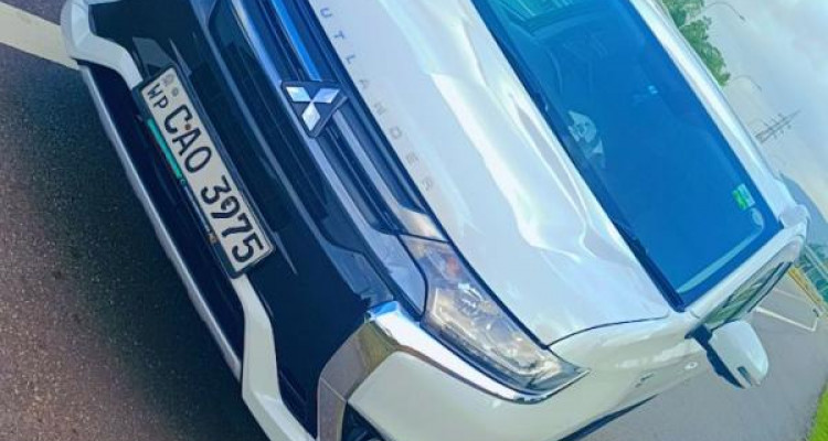 MITSUBISHI OUTLANDER 2015