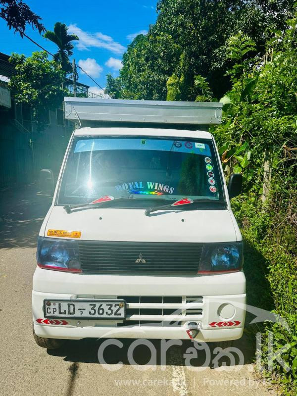 MITSUBISHI MINI MASTER 2004