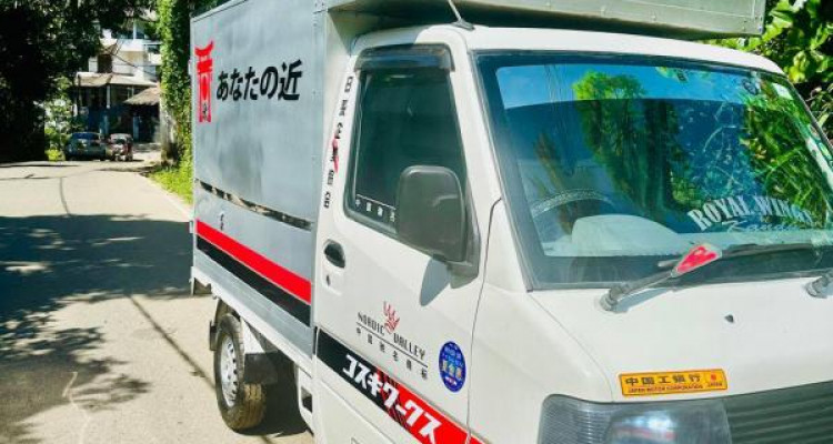 MITSUBISHI MINI MASTER 2004