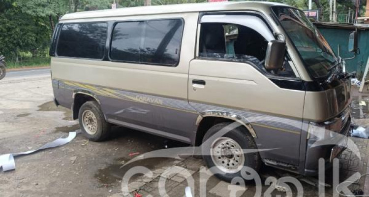 NISSAN CARAVAN 1995