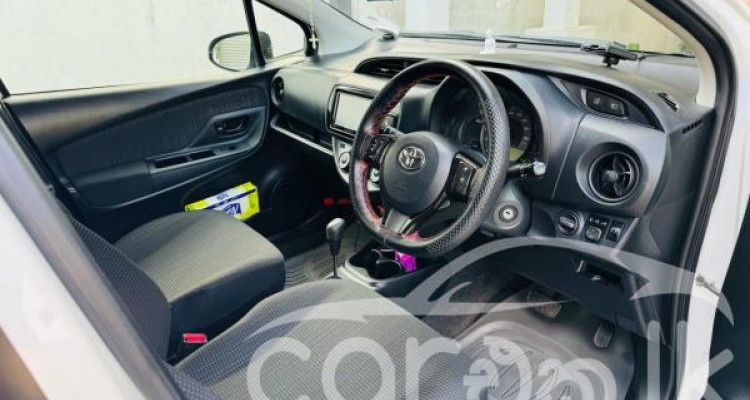 TOYOTA VITZ 2017
