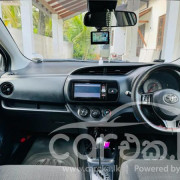 TOYOTA VITZ 2017