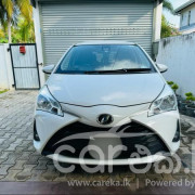 TOYOTA VITZ 2017