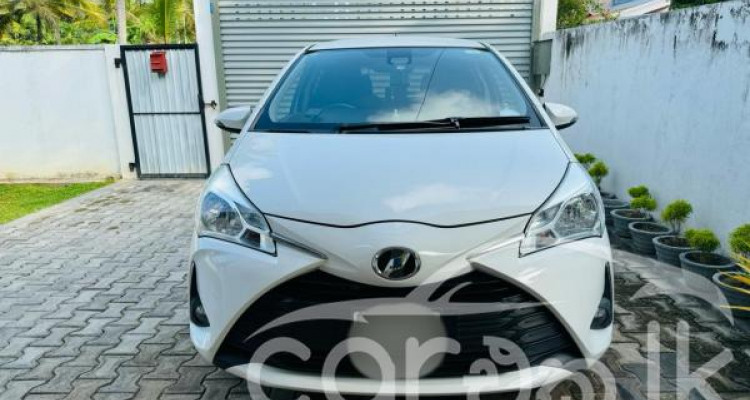 TOYOTA VITZ 2017